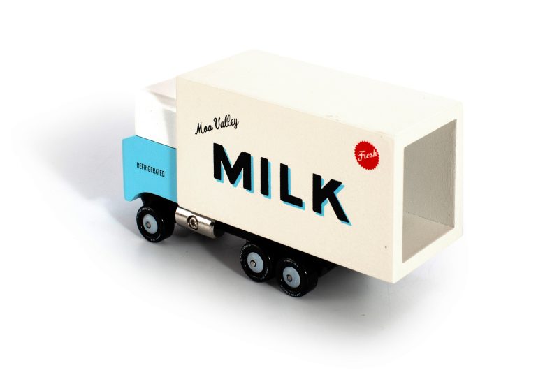 CNDT464 CC MilkTruck Quarter Rear