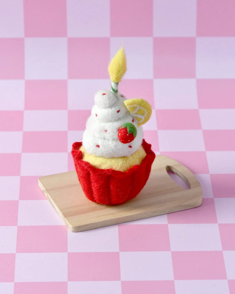 FeltGiantStrawberryCupcakewithCandle3