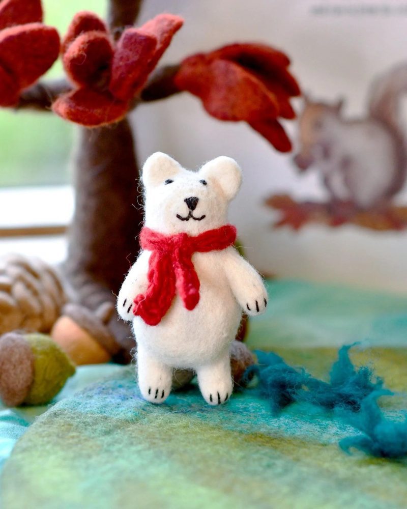 FeltPolarBearwithRedScarfToy2