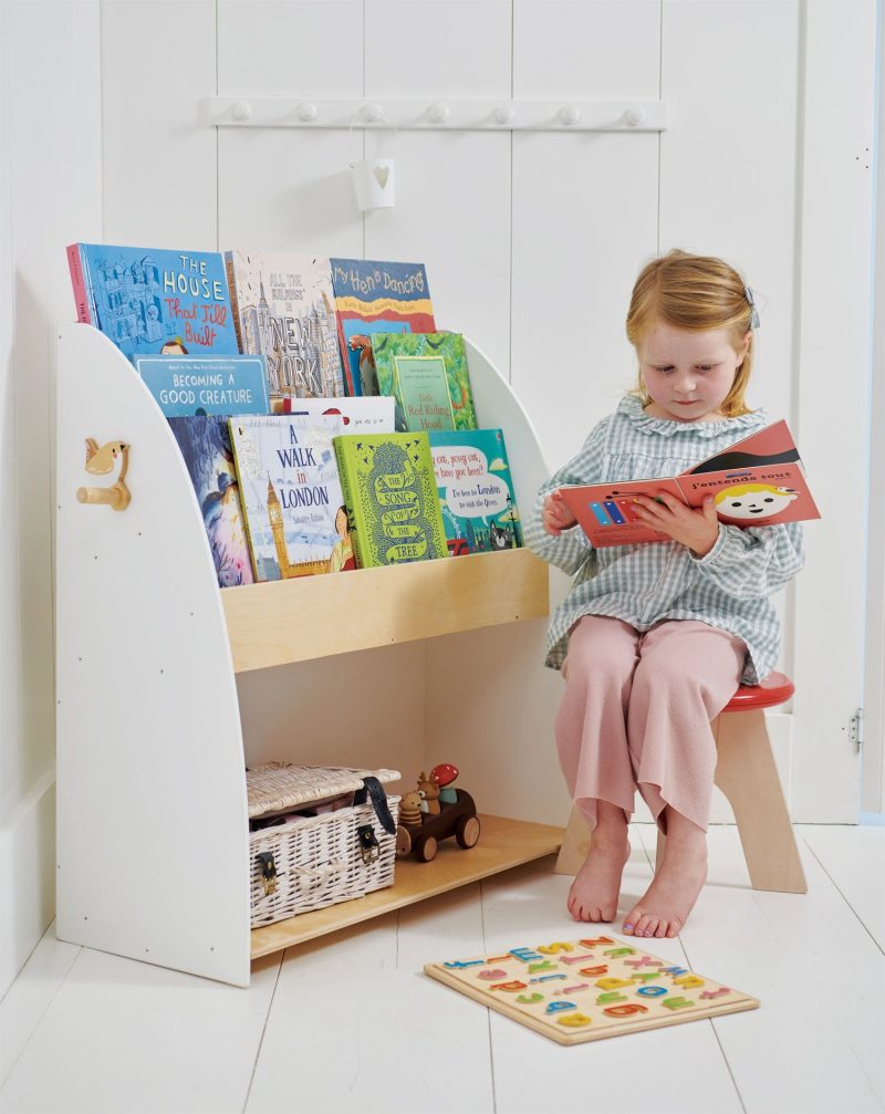 TL8822 forest book case 10