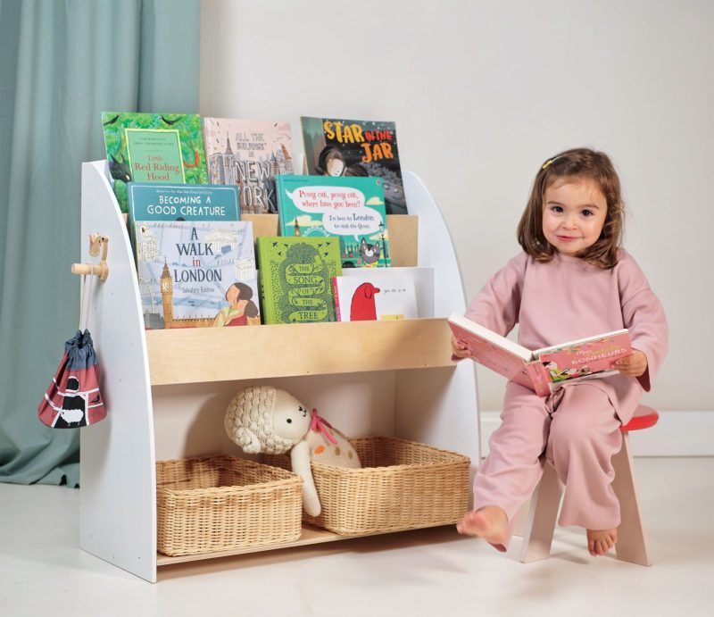 TL8822 forest book case 6