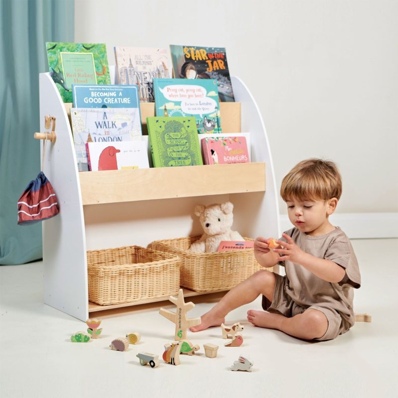 TL8822 forest book case 7