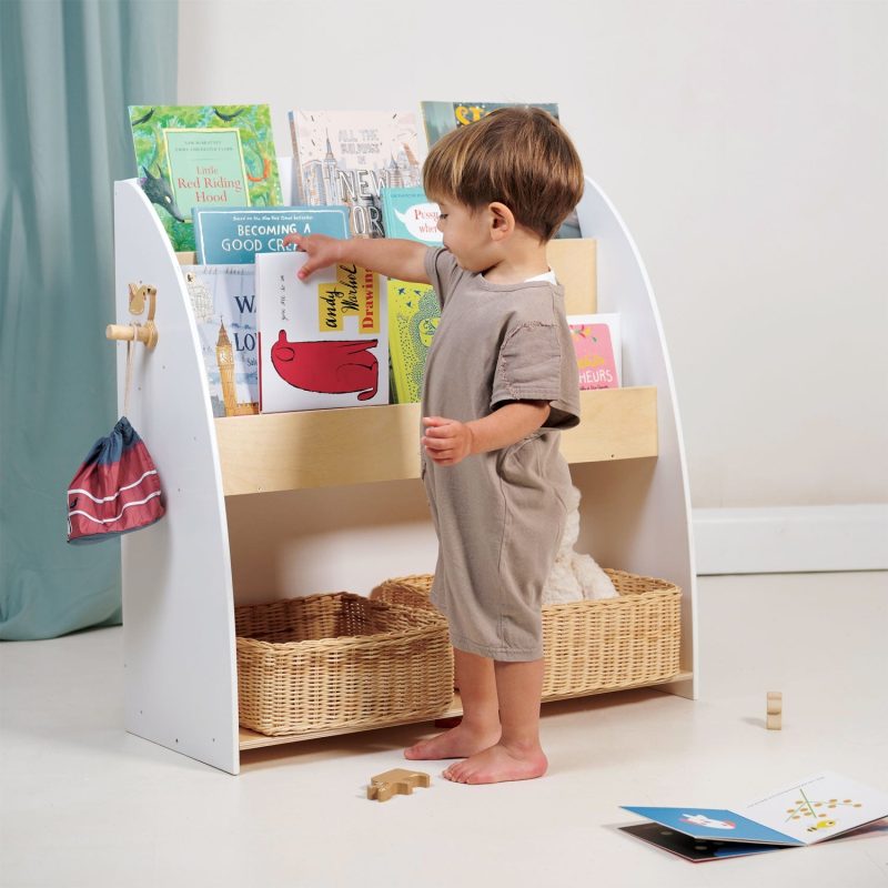 TL8822 forest book case 9