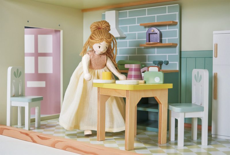 TL8861 mulberry mansion TL8881 ferne wooden doll 2 dd99bb60 cecc 40df 90be 0f37b12a8a2e