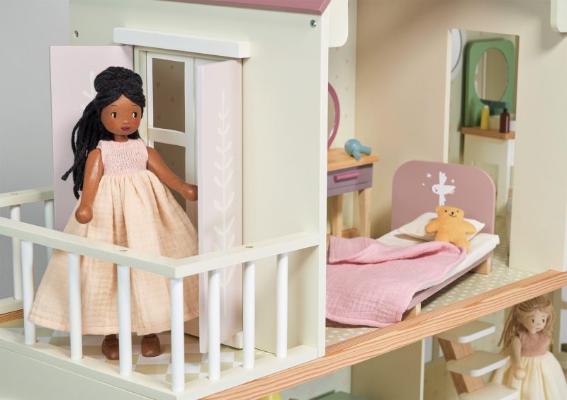 TL8861 mulberry mansion TL8882 lola wooden doll 2