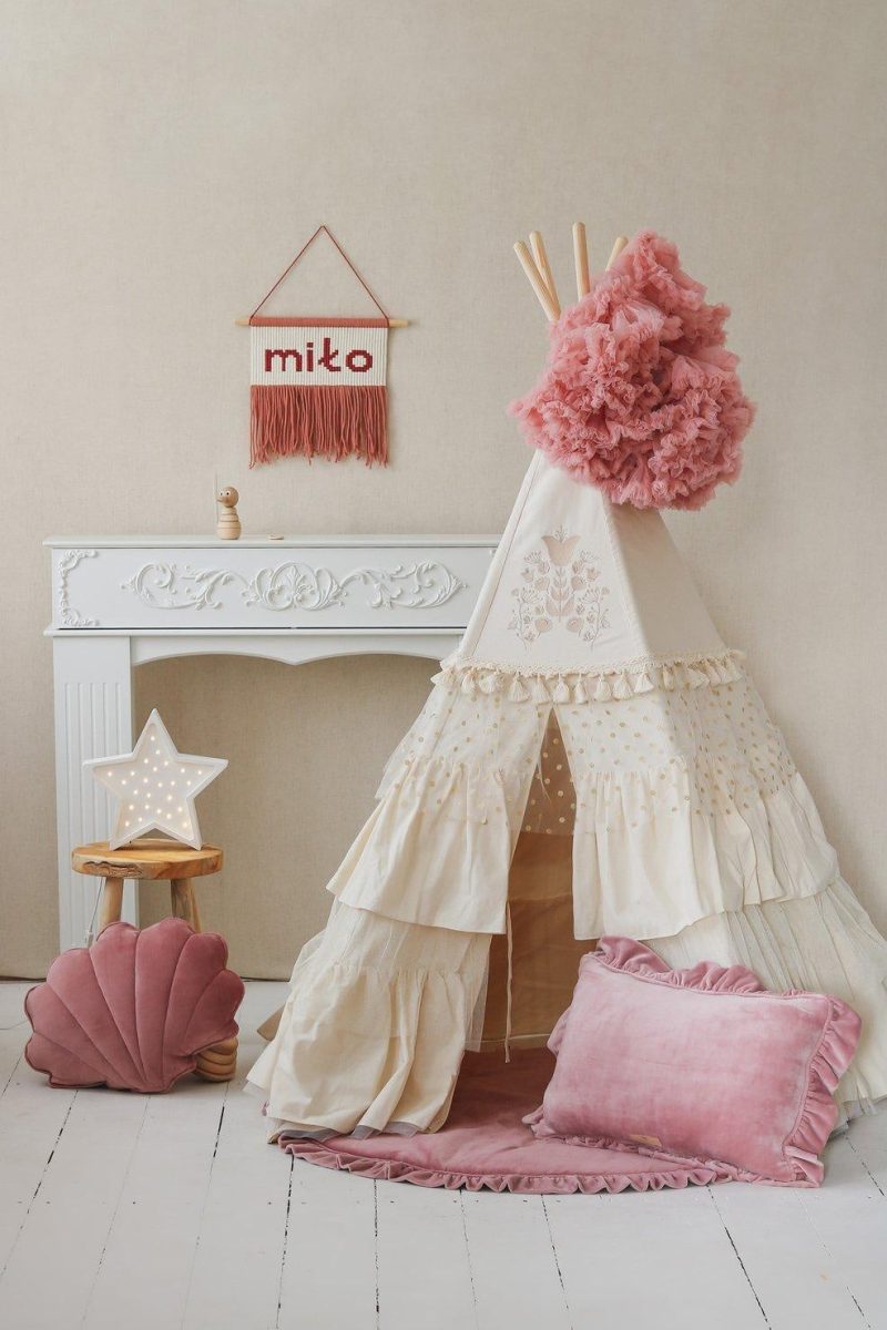 boho teepee tent with frills and embroidery 798331