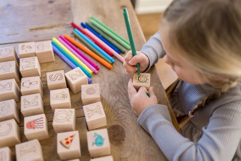 color your own abc block set by bannor toys 248070