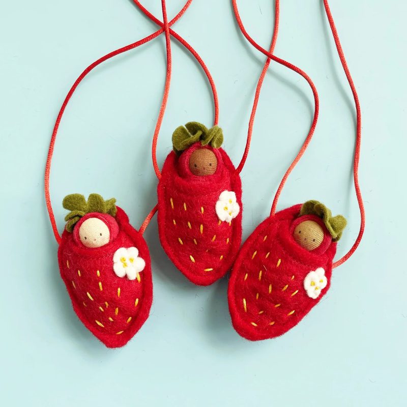 fairyshadow strawberrynecklace 04 1800x1800 251a0525 00f5 4bd8 bbfd d354a03c0374