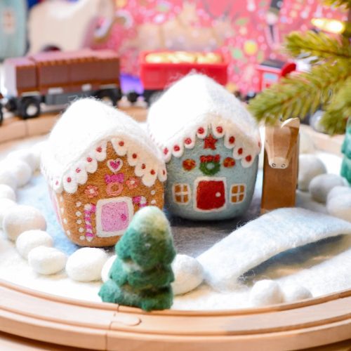 felt gingerbread house 11