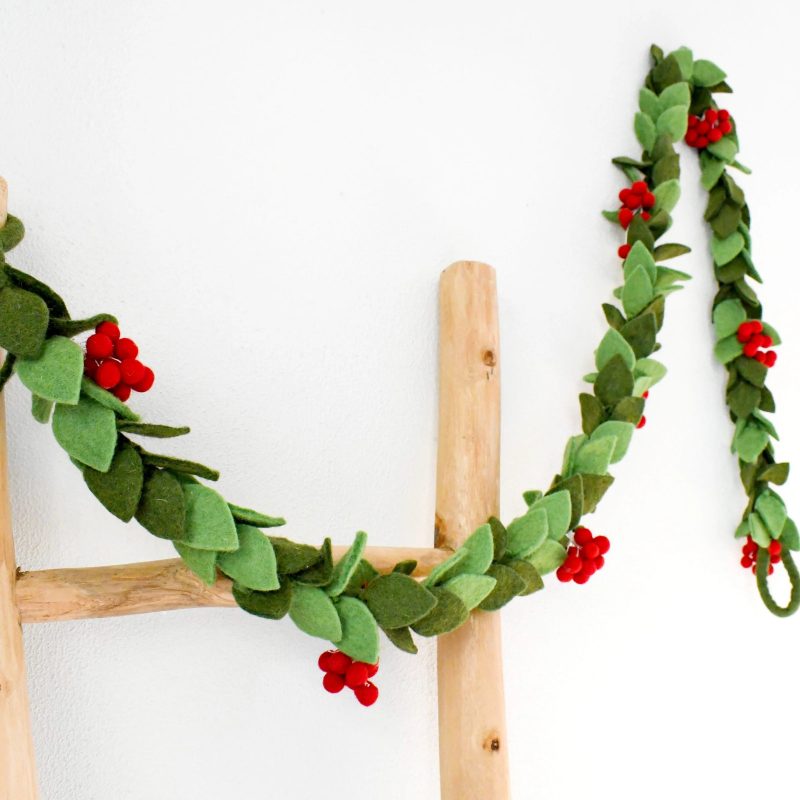 felt holly garland 4