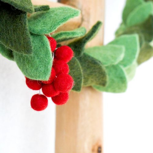 felt holly garland 8