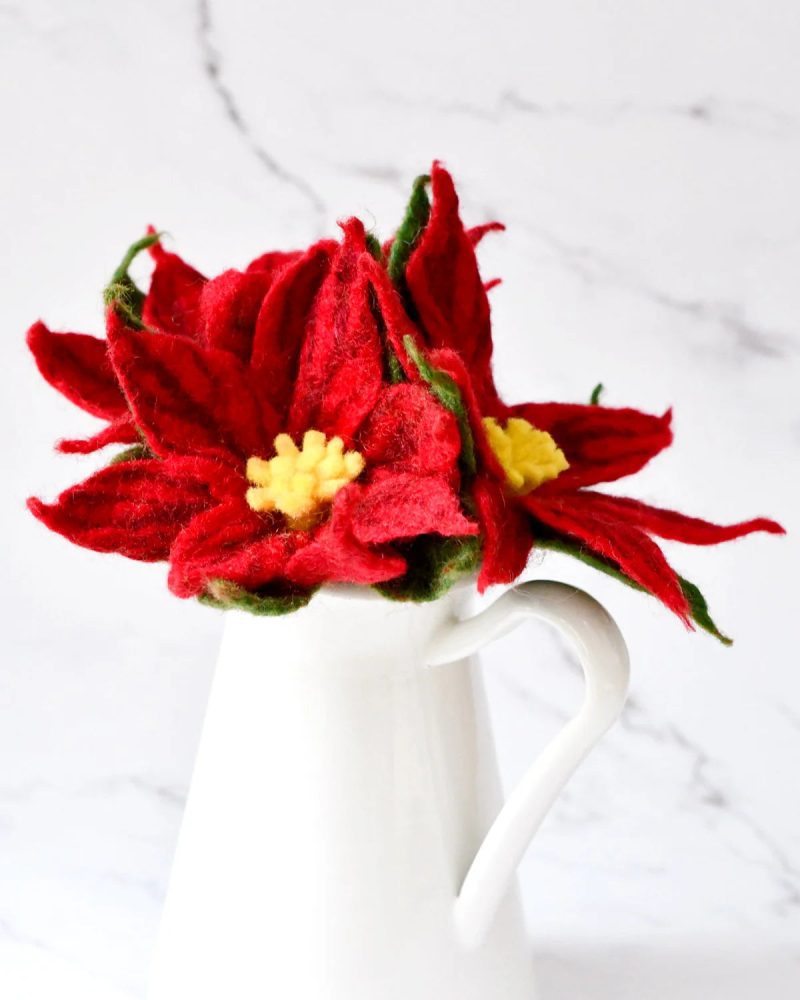 felt red poinsettia flowers 4 1e825e9c 072e 4da3 ad54 2126dca8d1ae