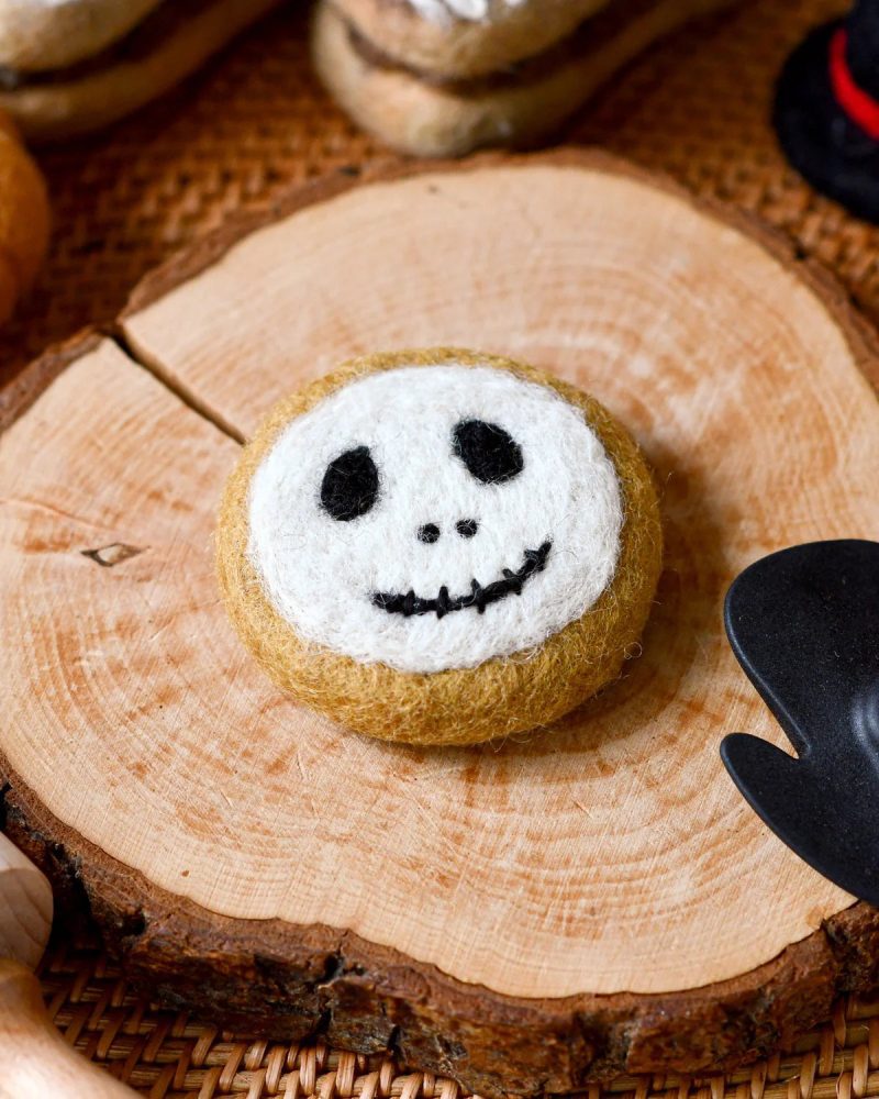 felt smiley skull cupcake 2