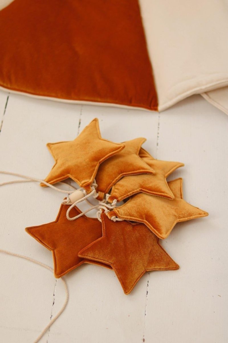 gold dust velvet garland with stars 563441