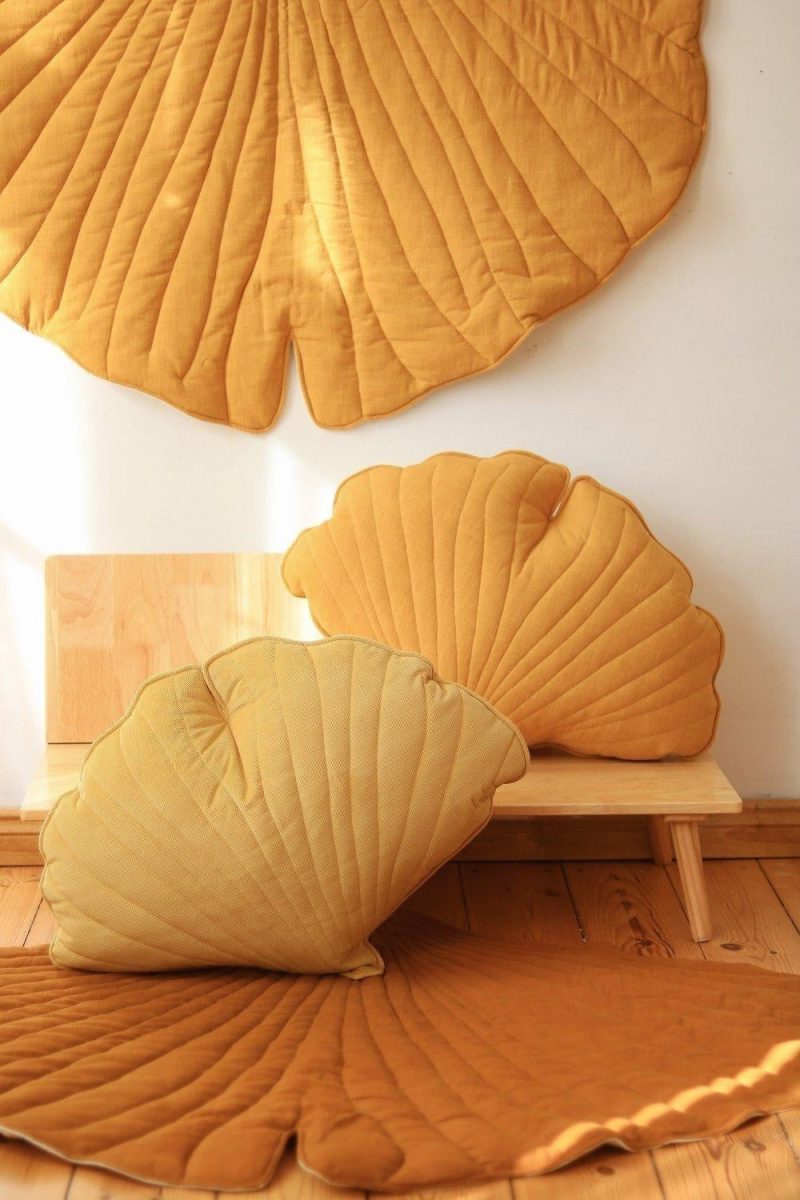 honey velvet ginkgo leaf cushion 785790