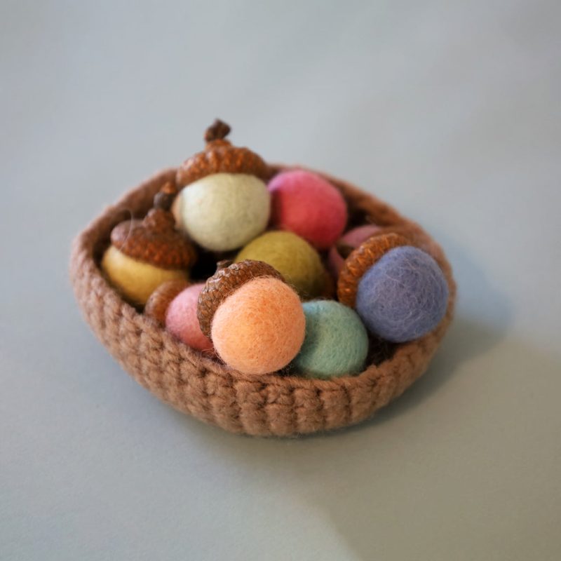 pastelfeltedacornsinfeltbasket