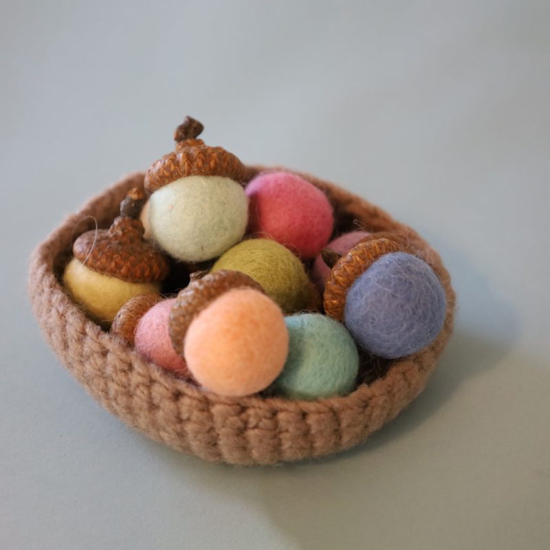 pastelfeltedacornsinfeltbasket2