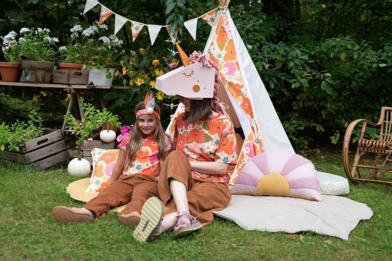 picnic with the flowers teepee tent 985358